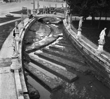 Prato della Valle: prosciugamento della canaletta e riemersione del teatro romano